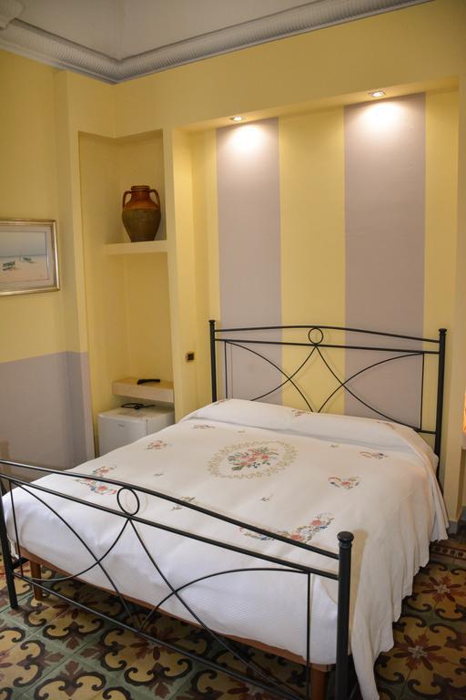 B&B Le Colonne Bríndisi Exterior foto
