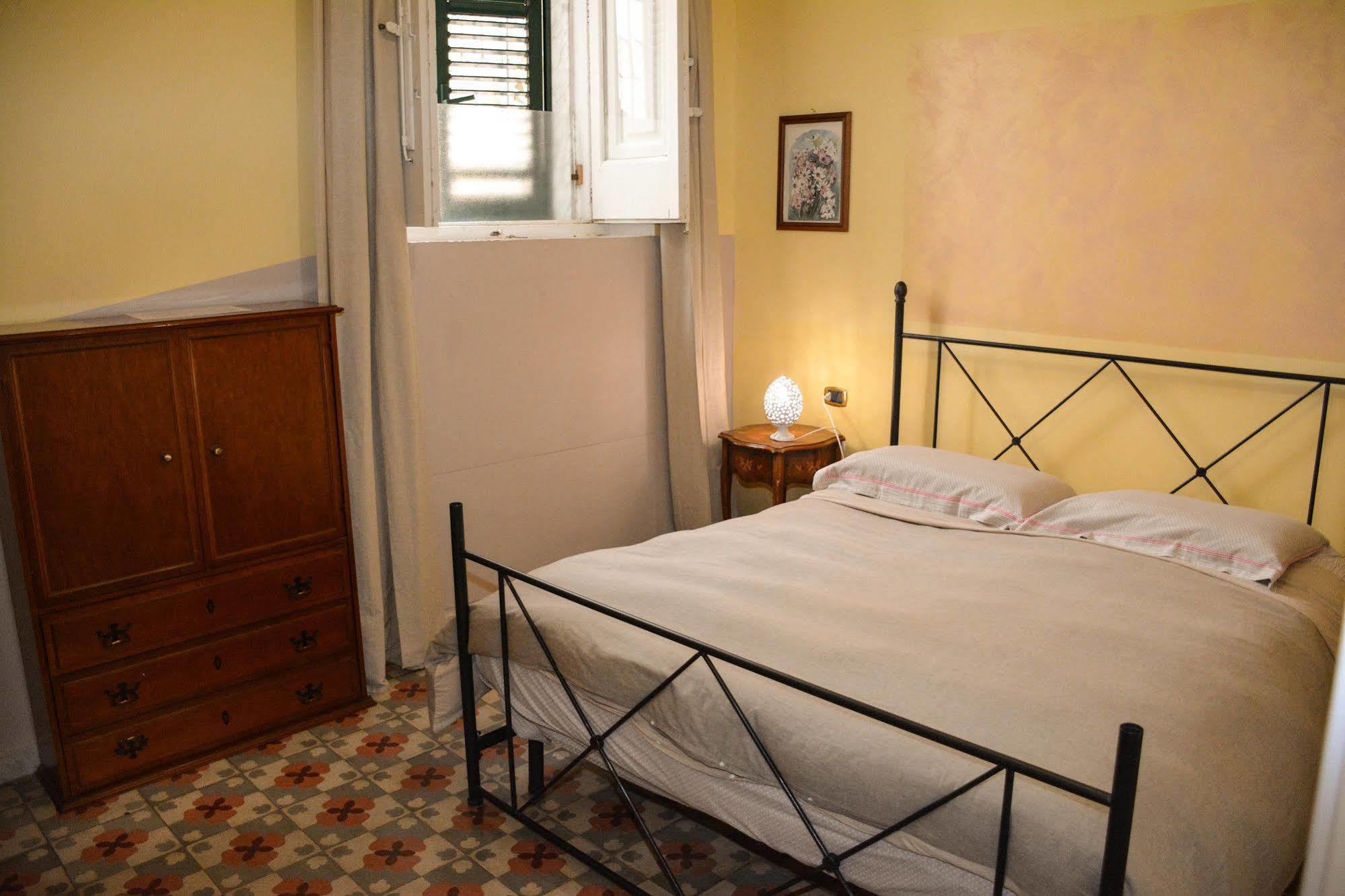 B&B Le Colonne Bríndisi Exterior foto