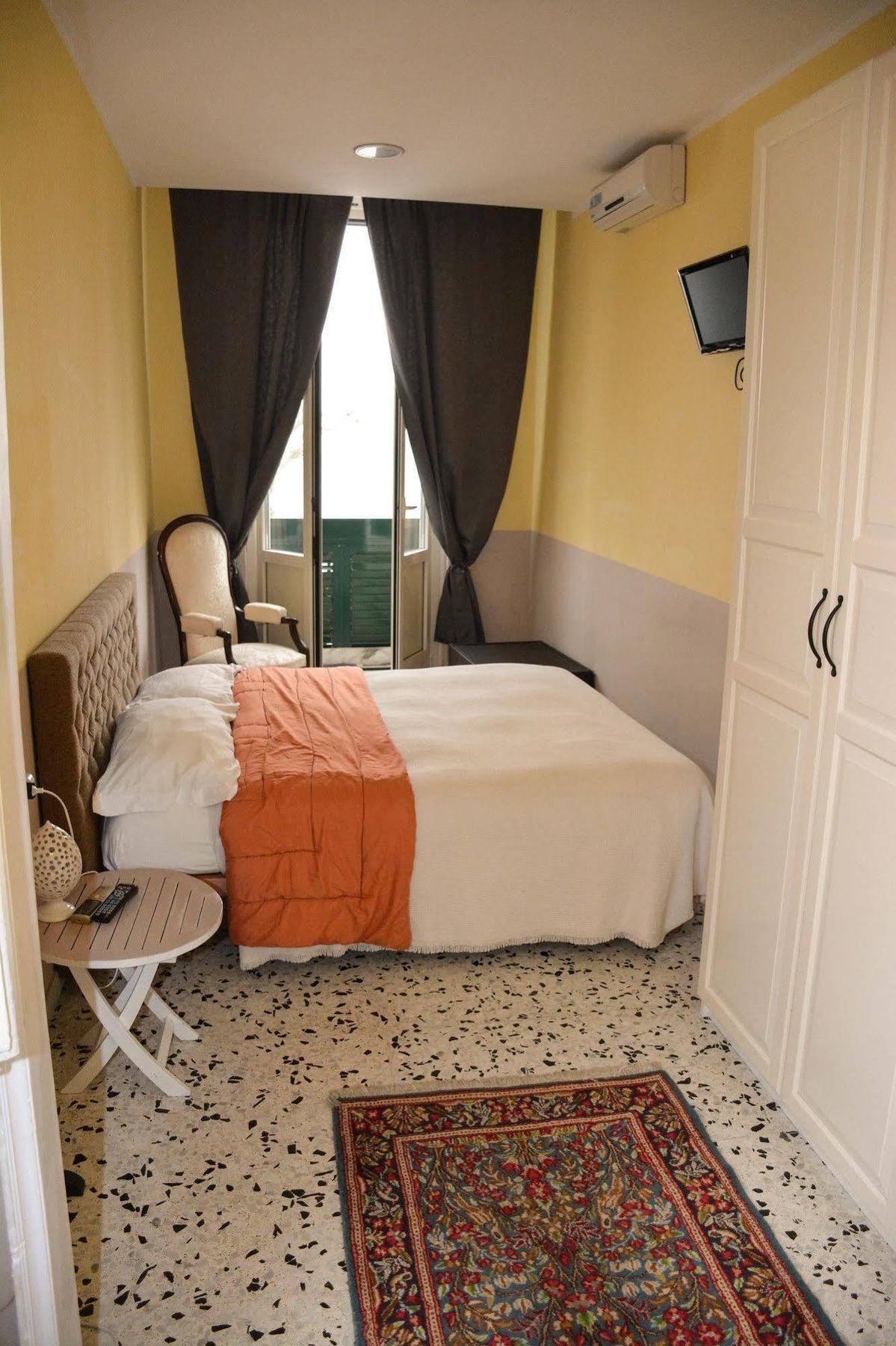 B&B Le Colonne Bríndisi Exterior foto