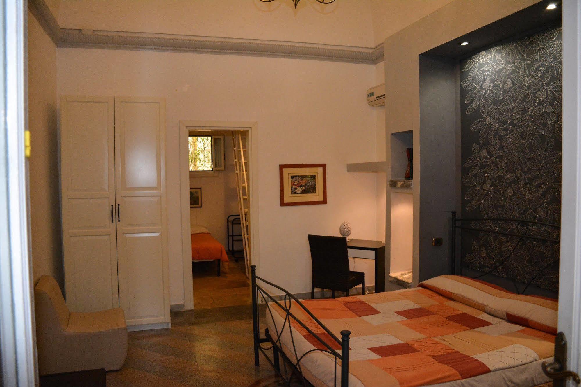 B&B Le Colonne Bríndisi Exterior foto