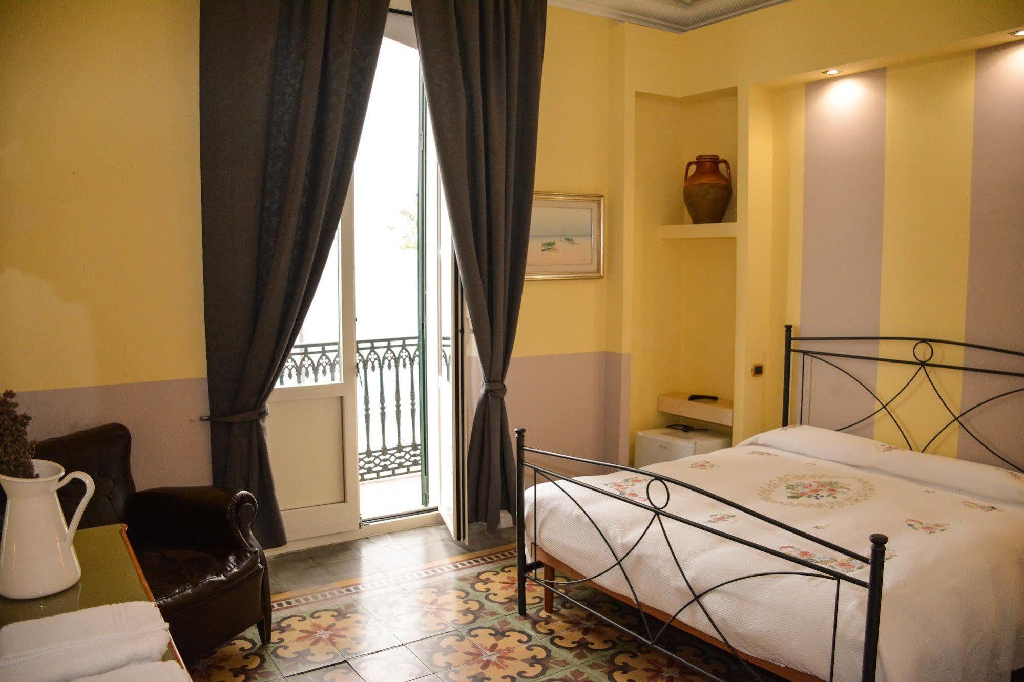 B&B Le Colonne Bríndisi Exterior foto
